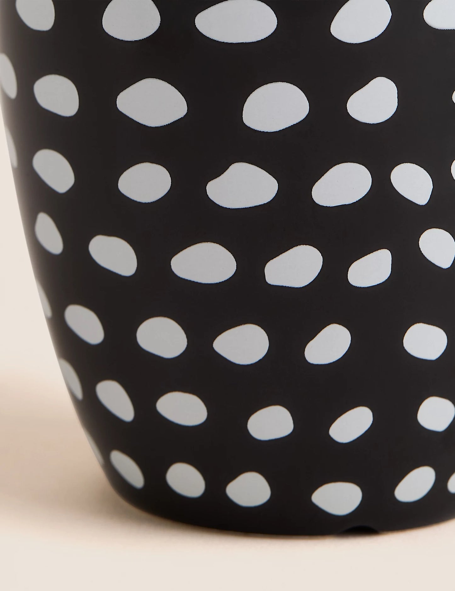 Set of 4 Monochrome Mugs with Stand