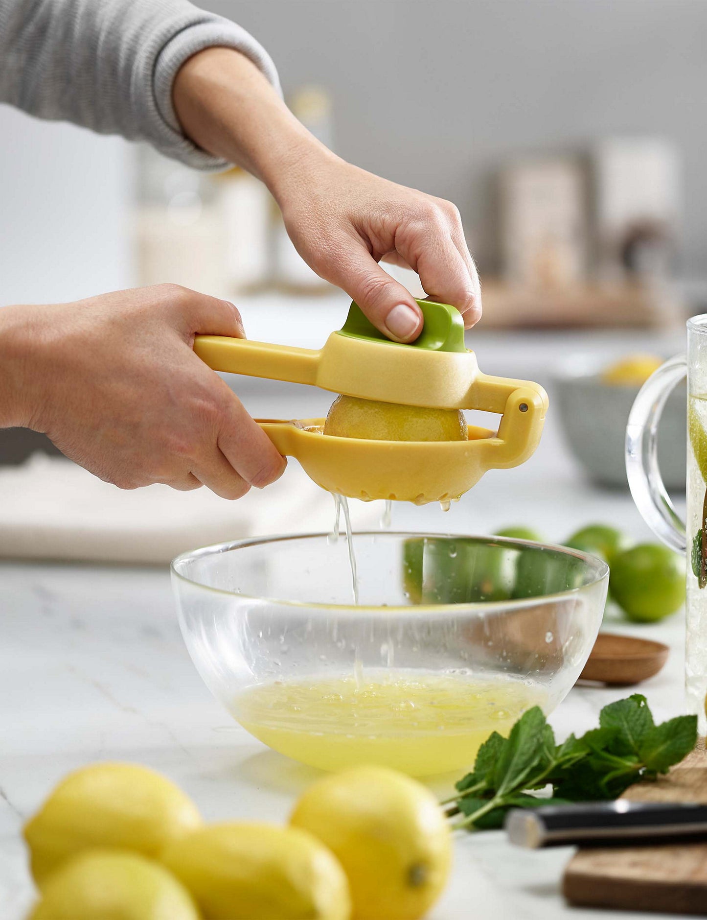 JuiceMax Dual-Action Citrus Press