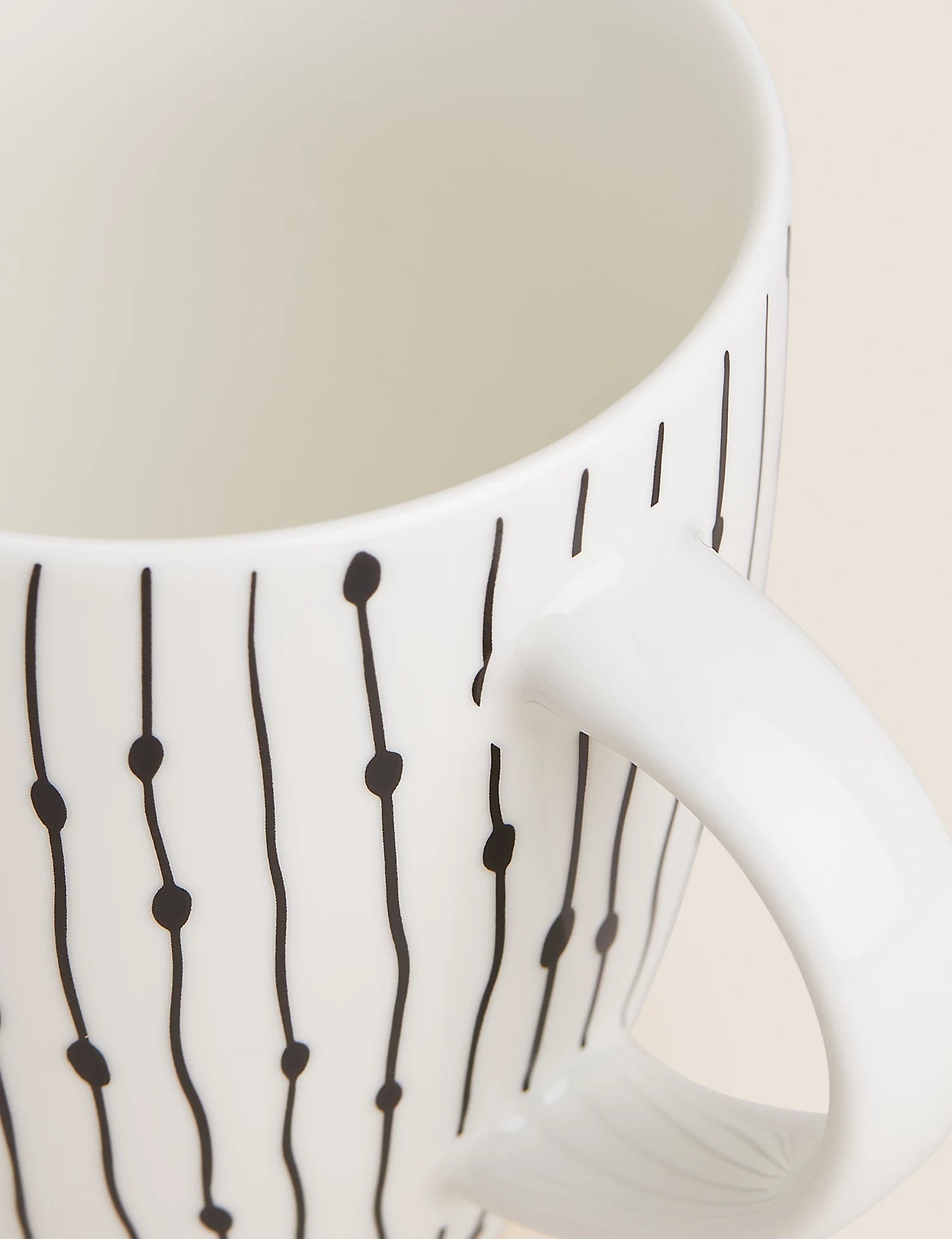 Set of 4 Monochrome Mugs with Stand