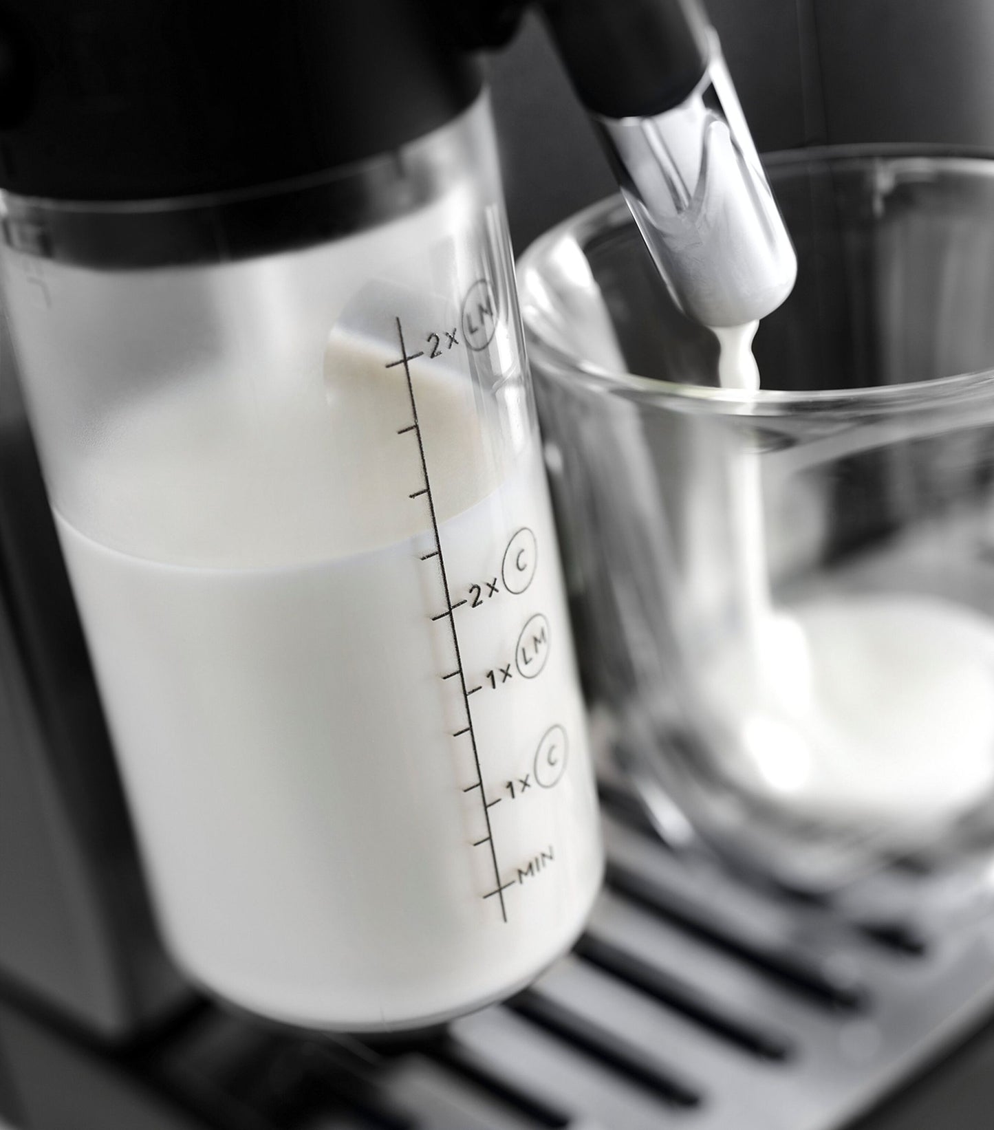 DE'LONGHI  Magnifica Evo Coffee Machine