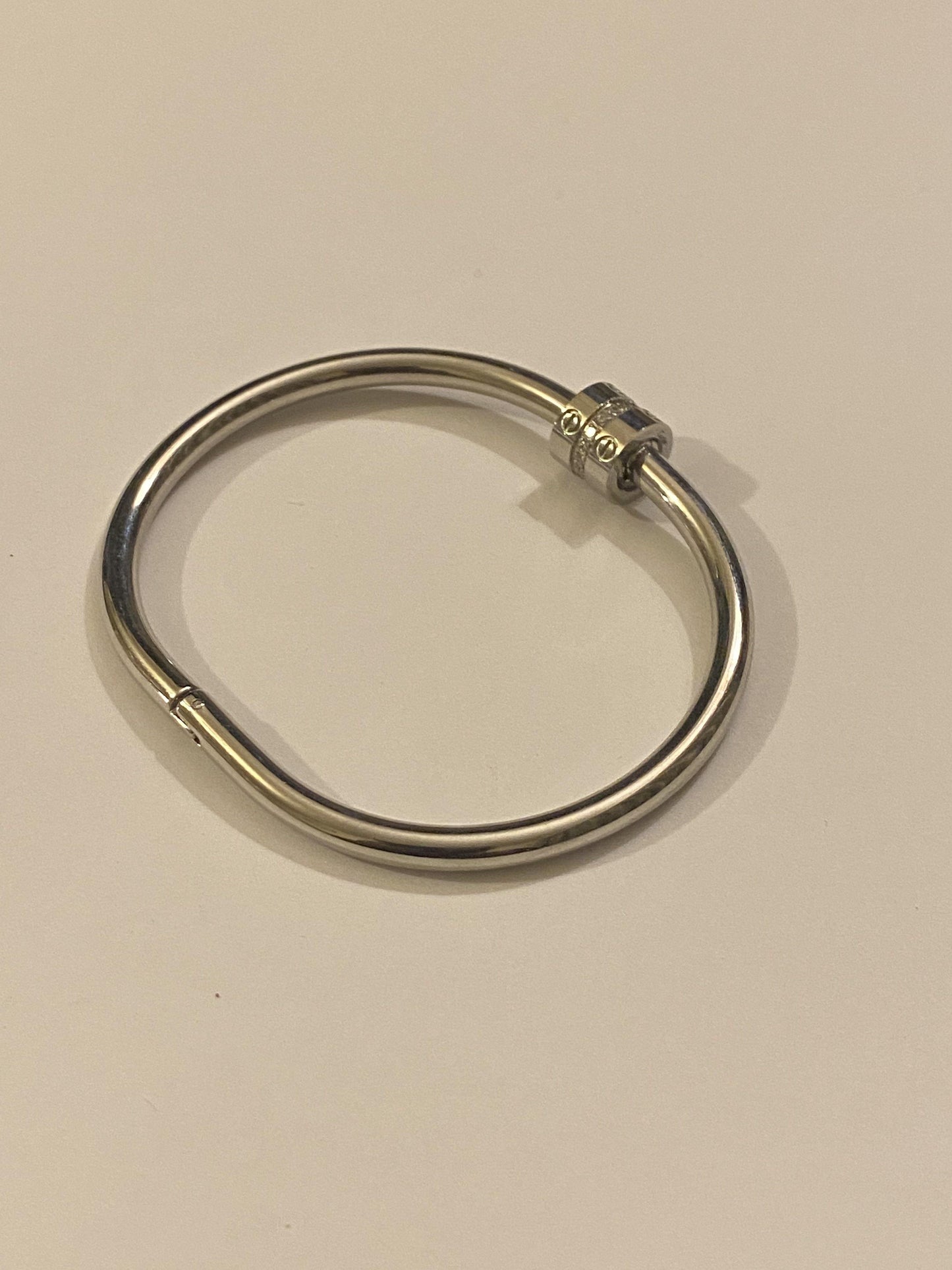 Beautiful stainless steel hand bracelet - Collectionmarket
